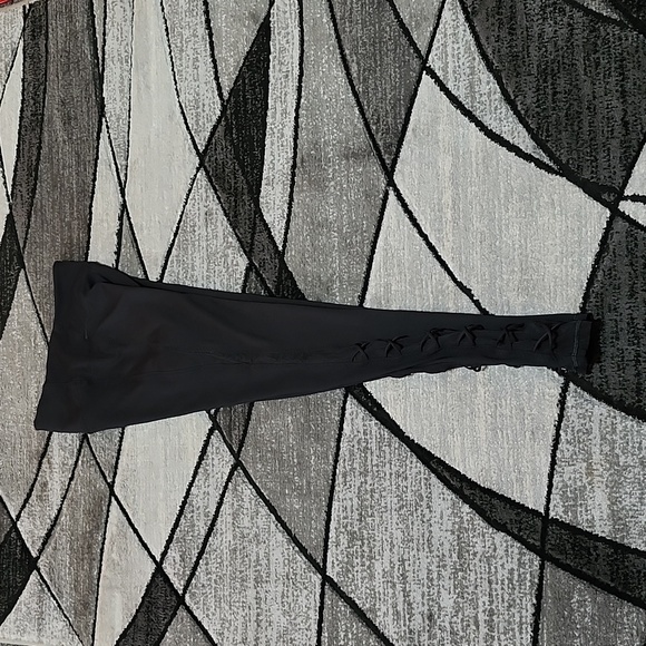 VICTORIA SECRET 2020 BLACK MESH CRISS-CROSS HIGH-WAISTED LEGGINGS - Picture 1 of 15